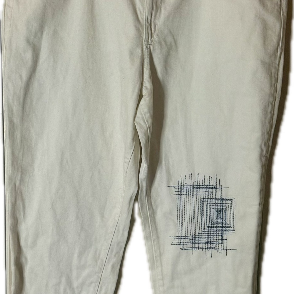 Universal Thread Women's Boyfriend Jeans in White with Embroidered Details - Picture 2 of 9
